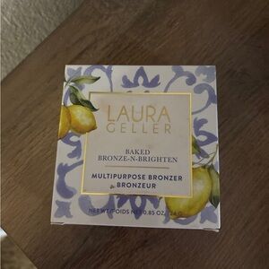 LAURA GELLAR BAKED BRONZE N BRIGHTEN BRONZER IN MEDIUM